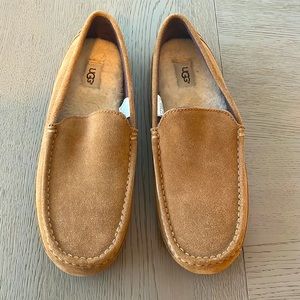 MENS size 11 UGG slippers! NEVER WORN!!